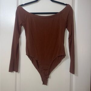 Off shoulder bodysuit knit